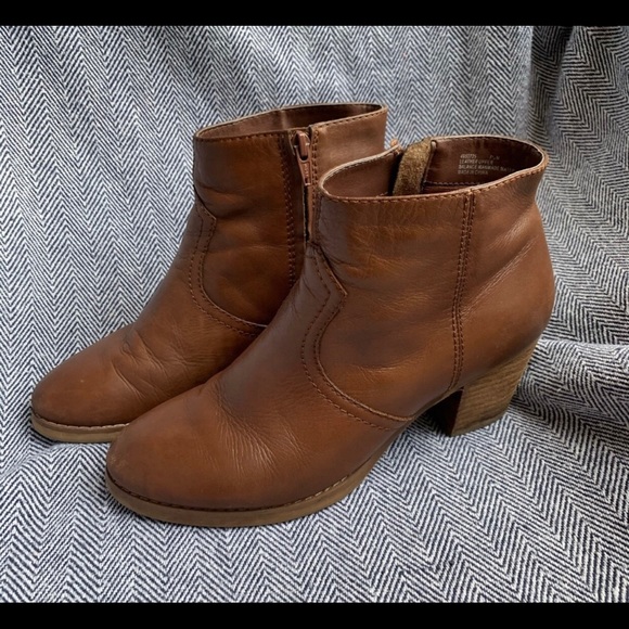 Crown vintage booties EUC